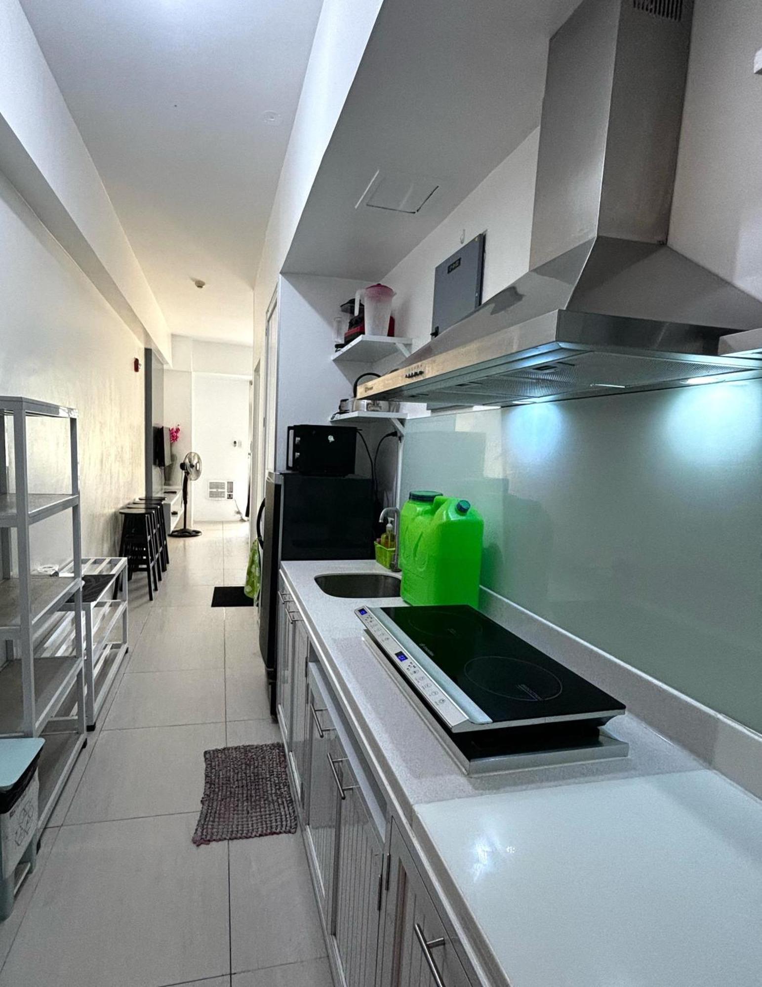 Beach Condos At Pico De Loro Cove - Wi-Fi & Netflix, 42-50"Tvs With Cignal Cable, Uratex Beds & Pillows, Equipped Kitchen, Balcony, Parking - Guest Registration Fee Is Not Included Nasugbu Kültér fotó